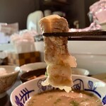 AXELA WINE SALON - 柔らかく煮込まれた豚軟骨