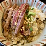 Kominka Yakiniku Kotori - お出汁をかけて、ワサビと天かすをトッピング。今日はこれが一番美味しいく感じました。