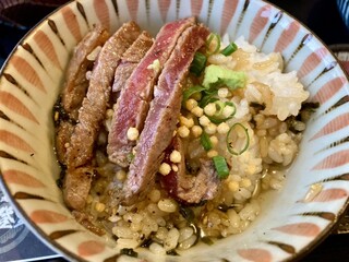 Kominka Yakiniku Kotori - お出汁をかけて、ワサビと天かすをトッピング。今日はこれが一番美味しいく感じました。