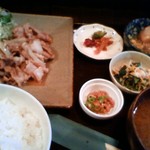 一軒め - 豚肉の生姜焼き定食