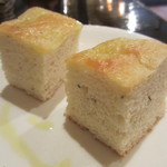 イタリア料理ゴローゾテツ - 自家製フォカッチャ