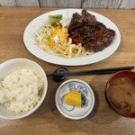 Sousaku Dining Usagi - どでかハンバーグ定食