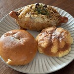 ウールベーカリー - 料理写真:パン　ソーセージ、あんバター、ミニメロンパン