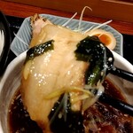 俺の中華たなか家 - 熱々つけ汁に浸していたチャーシューはホロリ♬と崩れそうなくらい柔らかぁ〜♥　❊ピント❊が甘くて残念(´д⊂)‥ﾊｩ