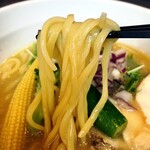 ラーメンバル 紬 - 濃厚鶏白湯(醤油)、麺リフトアップ