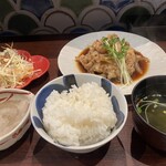 博多おでんと自然薯 よかよか堂 - 豚の生姜焼き定食（1250円）