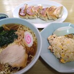 新富飯店 - ラーメン半チャーハンと餃子