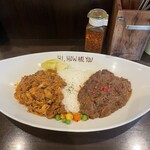 ハイ，ハウ アー ユー - ハーフ&ハーフ　1,100円
                                パキスタン家庭風チキンカレー〈大辛〉、キーマカレー〈大辛〉