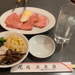 Shimura Tokujuen - お湯割り芋焼酎、ナムル、黒タン