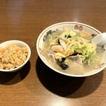 Rou ran - ランチ：タンメンにはミニ炒飯付き