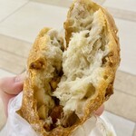 TANI ROKU BAKERY PANENA - もっっっっっっちり！中には胡桃がギッシリ！たっぷり！焦がしバターの風味が最高で、食べ始めから食べ終わりまで最後まで最高においしかったです(*´ч`*)♡