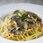 Sardine, fennel and pine nut oil base