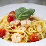 Shrimp, tomato, and almond peperoncino with basil flavor