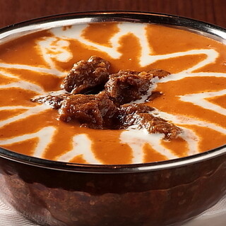 Enjoy authentic curry with a choice of spiciness! We also offer a wide variety of naan♪