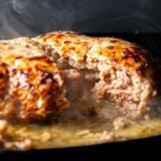 ランチは肉汁溢れるハンバーグでおなかいっぱいに！