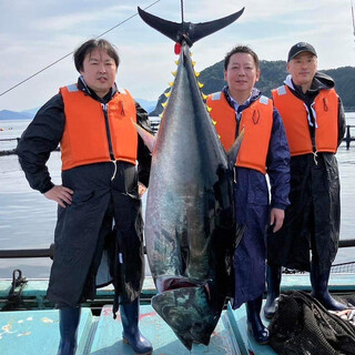 Uses domestically produced bluefin tuna from Yonekawa Suisan, a long-established intermediate wholesaler in Toyosu Market.