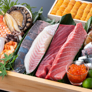 Sushi and a la carte dishes prepared by craftsmen using high-quality ingredients with skill and a sophisticated heart.