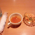 Asian Dining HARIOM - ランチスープとサラダ