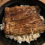 川魚料理 魚庄 - 丼の形状が食べづらい。