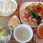 台湾茶房 e～one - 訪問時のランチメニュー（鳥のから揚げ）