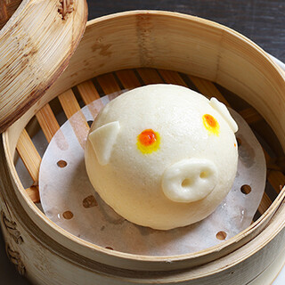 写真映えする「カスタード豚饅頭」など、こだわりの逸品をご紹介