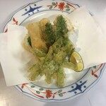 Kitamae Sengyo Yosoro - スズキと春野菜の天麩羅
      　　　　　1480円