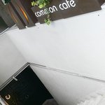 コモン カフェ - この階段を下るとお店です。