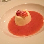 il Sorriso - 食べログ新年会
      ホワイトチョコのフレッシュイチゴソース