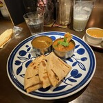 Hubachar - チキンカレーs+限定カレーs(アチャーリーマトン)+パラタ