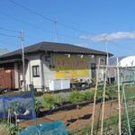 中華そば専門店 木八 - 周りは田んぼと畑です。