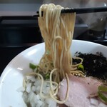 麺処 晴 - 中に近い角切り細麺　硬めな仕上がり