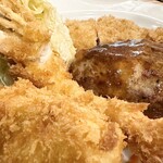 Cotelette - これは美味しお子様ランチ　奥がメロン型ライスの美味しいカレーライス