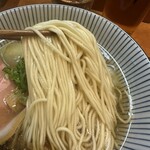 Shibasaki Tei - 麺は細麺でぱっつんとして熱々です。