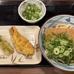 丸亀製麺 - ぶっかけうどん、きつねあげ、天ぷら