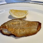 レストラン 代官山小川軒 - 舌平目を三枚に下ろして上身下身を合わせてポアレする