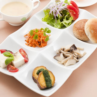 ティー・アンド・カクテルラウンジ