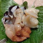 すしやのたい悟 - 貝の３点盛り。生鳥貝、青柳、赤貝