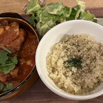 Le Pain Quotidien - チキンのトマト煮込みはクスクスと一緒に！
                        カレーみたいに食べられて旨いなぁ〜