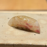 すしやのたい悟 - 16．真鯛　握り（淡路）