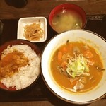 博多満月 - 今日のお昼は、田町の居酒屋さんランチ。モツ煮定食でご飯等は食べ放題500円。お買い得です。