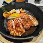 Captain's Grill and Bar - 大山鶏モモ肉のグリル　ステーキソース　ハーフ