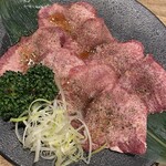 炭火焼肉 城 - 