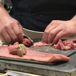 すしやのたい悟 - まぐろの仕込み　ねぎとろ