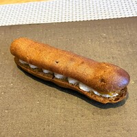 フィエルテ - エクレア（焦がし玉ねぎ、アーモンド）