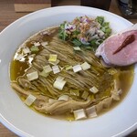 めん処 きよ洲 - オリーブオイルと豚脂浮かぶサバとオリーブのぶたらぁめん塩850円税込