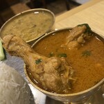 ネパーリ バンシャガル インドカレー さくら - チキンカレー＆ダールエリア