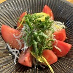 Shirasu and tomato salad