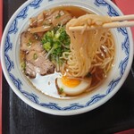 中華飯店 桃花 - 麺のリフトアップ