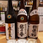 はなしのぶ - 本日の日本酒三種盛りー、左側から、秋田県「飛良泉」←新潟「越ノ誉」←島根県「日置桜」