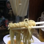 風 - 麺は細麺です。